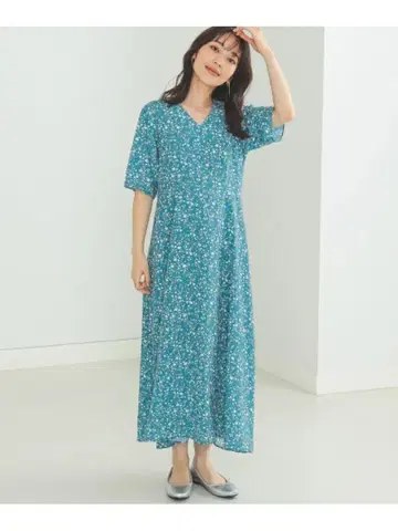 Beams Heart 소매 턱 꽃무늬 원피스 그린 V넥 5부 소매