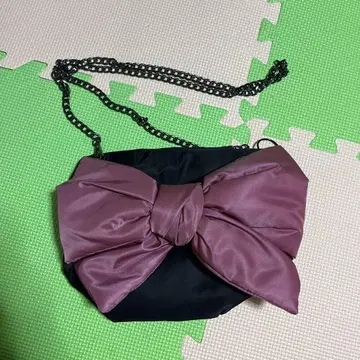 리본 디자인 백 블랙과 핑크