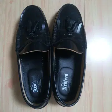 Kentford 블랙 프린지 로퍼