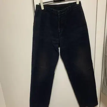 EMPORIO ARMANI 네이비 팬츠 백 포켓 부착