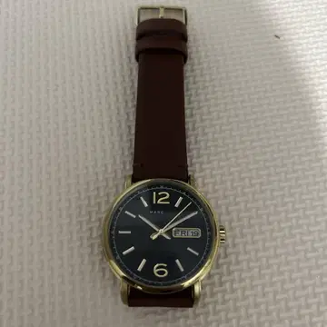 Marc Jacobs Fergus 다크 블루 아날로그 손목시계