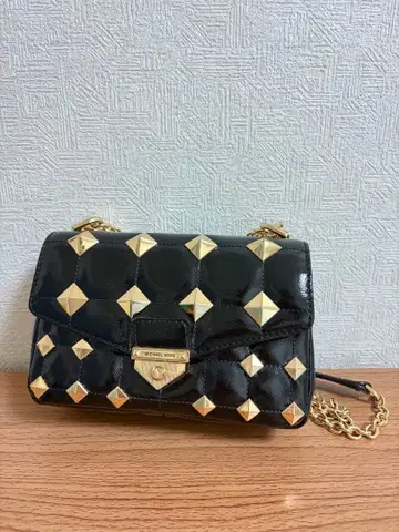 MICHAEL KORS SOHO 체인 숄더 스몰 블랙