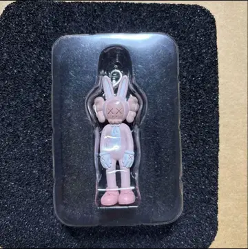 KAWS ACCOMPLICE PINK 카우스 피규어 키링