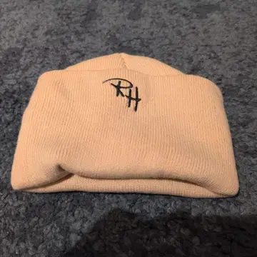 RH 자수 크림색 비니
