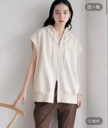 아이보리 후드 부착 집업 베스트