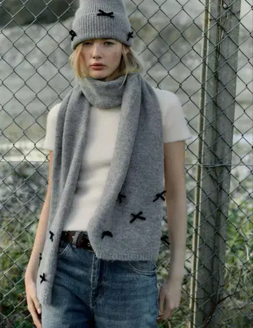 ZARA 벨벳 리본 포함 니트 머플러