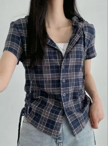 후드 부착 체크 무늬 반팔 셔츠