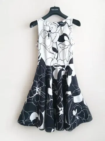 영국 수입 CLOSET 모노톤 꽃무늬 원피스 UK8