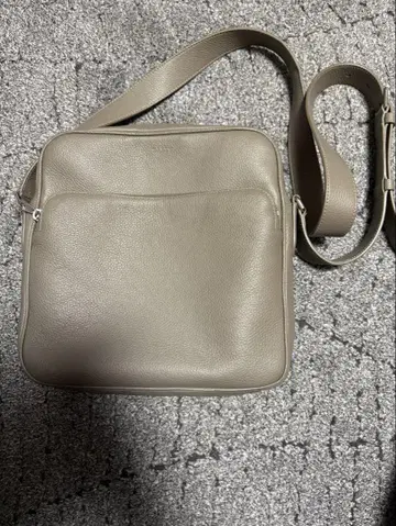 발리 숄더백 그레이지 가죽