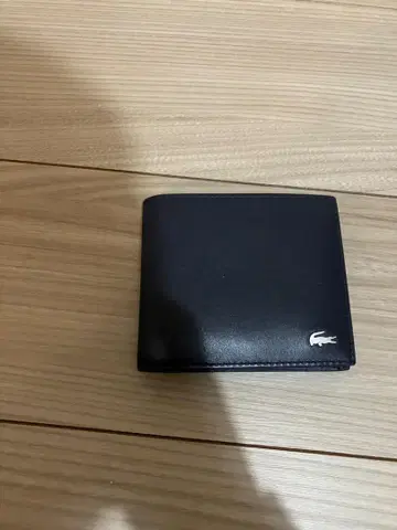 Lacoste 카프스킨 가죽 접이식 지갑