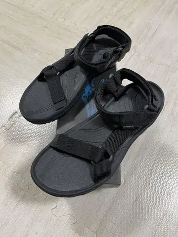 [ 미사용 새상품 ] Teva HURRICANE XLT 샌들 27cm