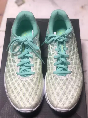 Under Armour Flow 민트 그린 러닝화