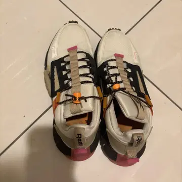 emmi Reebok 스니커즈 24.5