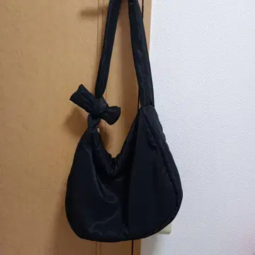 가격 인하! 새상품급 블랙 숄더백