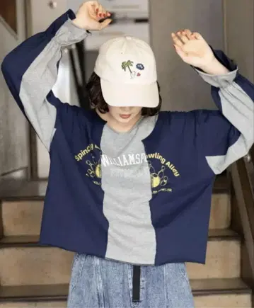 niko and - 리메이크풍 캔디 슬리브 롱 T셔츠 네이비