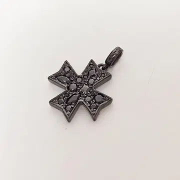 벨벳 라운지 스타더스트 아이언 크로스 펜던트 목걸이 블랙
