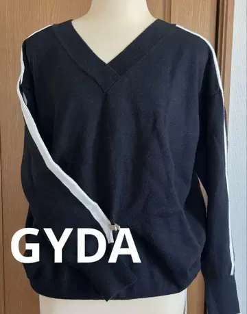 GYDA [ 미사용품 ] 2WAY 라인 KT 상의 V넥 블랙