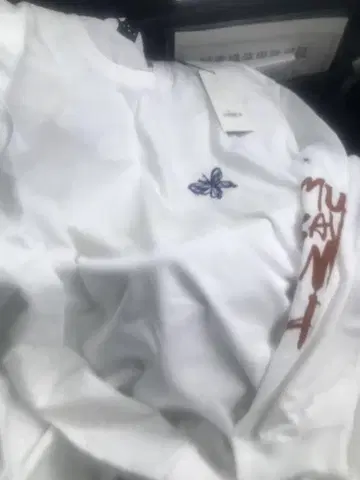 MSML 화이트 T셔츠 L 사이즈 나비 자수