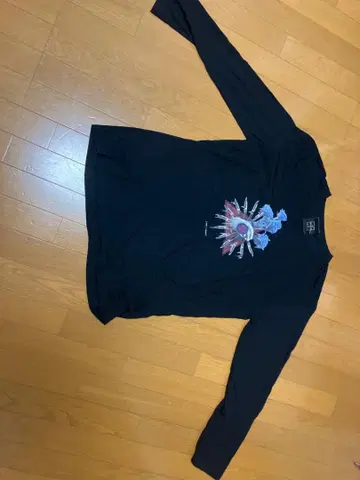 Ado x hizumi 일그러짐 긴팔 셔츠
