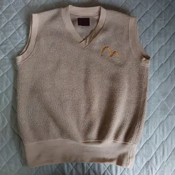 EVISU 베이지 플리스 슬리브리스 베스트