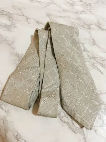 EMPORIO ARMANI 베이지 넥타이