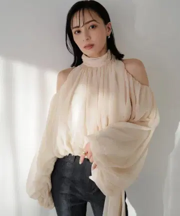 anuans 쉬폰 볼륨 블라우스 라이트 베이지 프리 사이즈