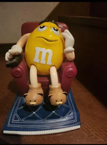 M&M's 리클라이닝 체어 피규어