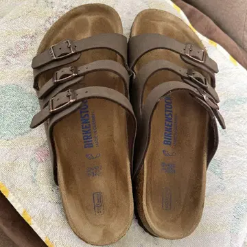 Birkenstock 브라운 샌들 3스트랩