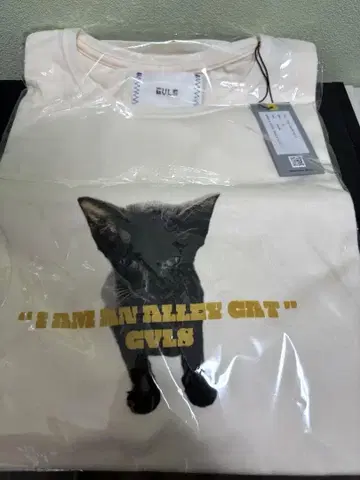 미사용 GVLS 고양이 프린트 T셔츠 크림색