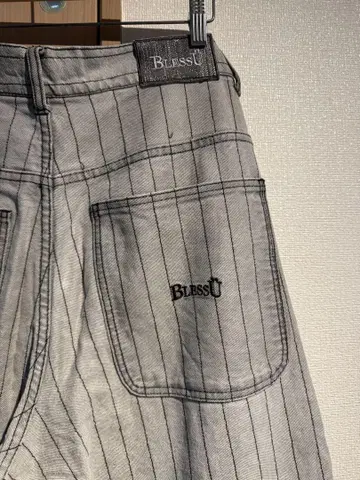 BlessU 스트라이프 와이드 팬츠 그레이