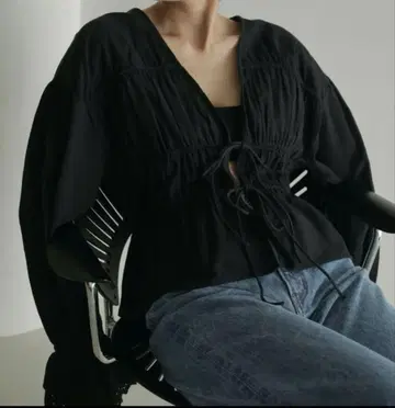 anuke Vneck Lace Blouse 블랙 안느크 블라우스
