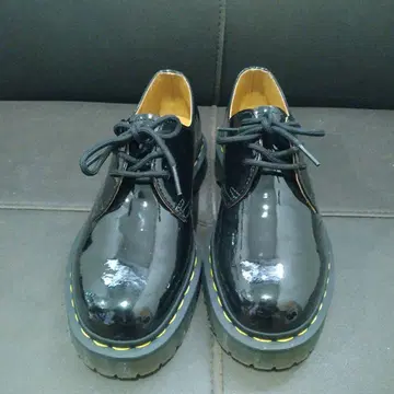 닥터마틴 로퍼 에나멜 새상품급 26cm