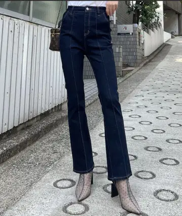 [ 골격 스트레이트 ] 슬림 레그 핀턱 플레어 데님 팬츠