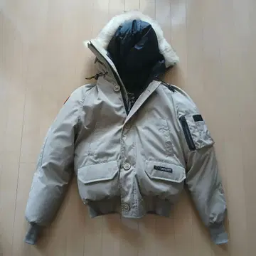 CANADA GOOSE 베이지 다운 자켓 M 사이즈