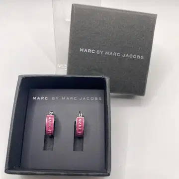 2718 MARC BY JACOBS 후프 귀걸이 핑크 양쪽 귀용