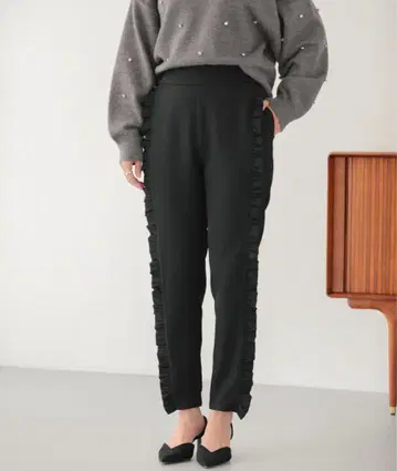 사이드 프릴 테이퍼드 팬츠 fit more