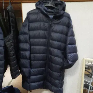 유니클로 네이비 후드 부착 롱 다운 자켓 M 초경량