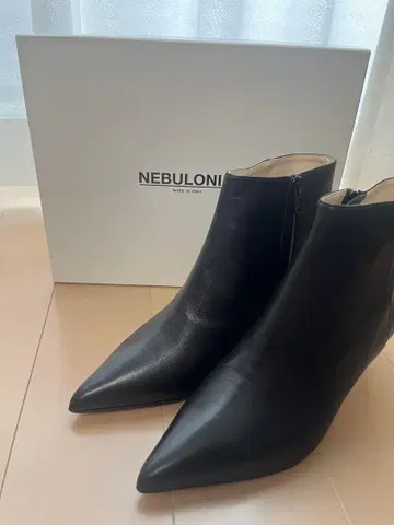 미사용 새상품 NEBULONI 스틸레토 힐 37