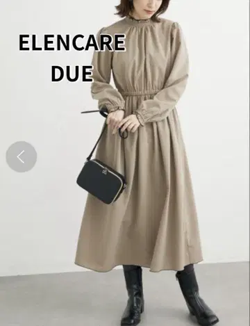 새상품급 ELENCARE DUE 메로우 하이넥 원피스 베이지