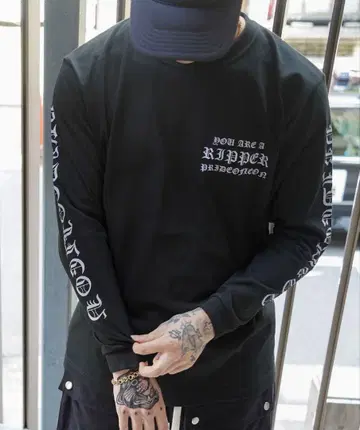 RIPPER 올드 잉글리시 소매 로고 롱 슬리브 티셔츠