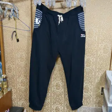 부착 지지 ( 네이비 컬러 일부 줄무늬 )