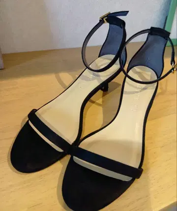 앵클 스트랩 샌들 23.5cm