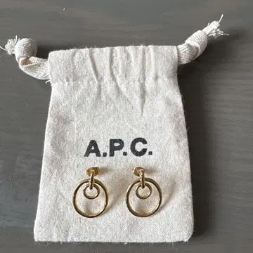 A.P.C. 귀걸이 골드