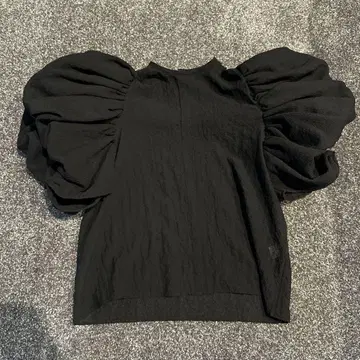라들로 블랙 퍼프 슬리브 반팔 상의