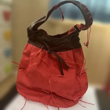 uni Donn 빨간색 자수 토트백