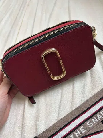 새상품급 MARC JACOBS 버건디 숄더백
