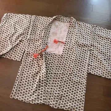 레트로 앙상블 화이트 베이스 블랙 무늬 오렌지 끈 겉옷