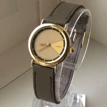 [ 초레어 ] SEIKO 세이코 이색 다이얼 쿼츠 손목시계 골드/베이지