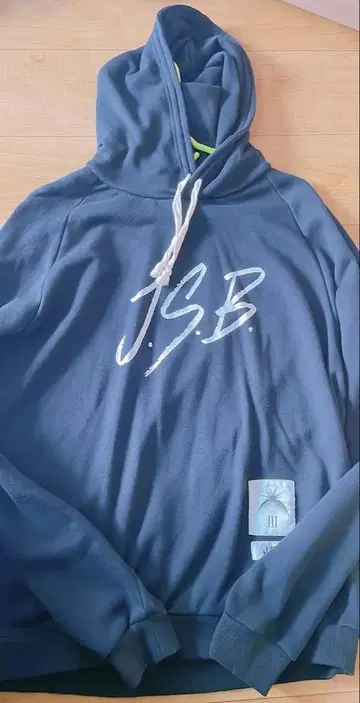 3 jsb 후드티 M
