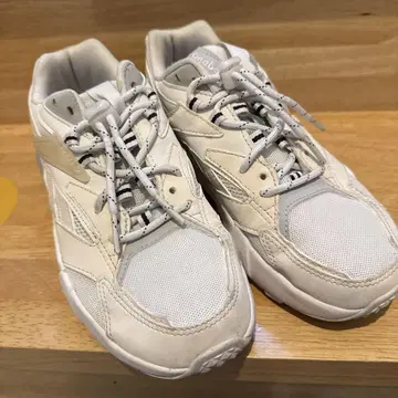 Reebok 화이트 러닝화